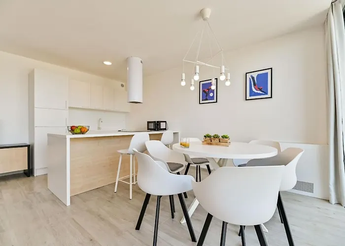 Flori With Sea View Apartamento *