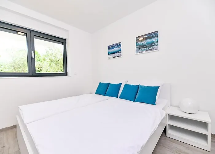 Flori With Sea View Apartamento Malinska